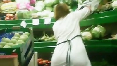 Spying Mom Butt ... Big Ass Chubby Plumper Mature