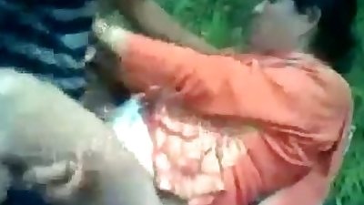 Nepali or Indian Aunty fucked in Park