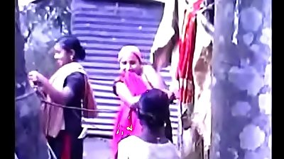 South Indian Mallu Taking Bath Outside Video part-6