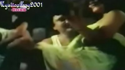 MALLU AUNTY IN GREEN SAREE