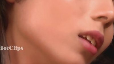 Mauke Pe Chauka - Girl Feeling Hot Alone At HOme