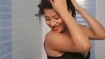 wow-hot-bathing-scene.mp4