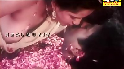 Mallu Reshma Aunty Nipple and lips Sucking..you will CUM