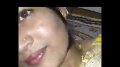 Indian Hot Beautiful newly married girlfriend allow her husband to boob pressing - Wowmoyback