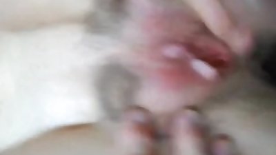 ladki ki chut par pani nikala