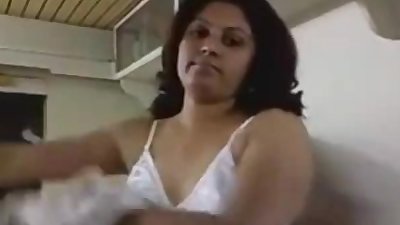 Desi indian whore enjoys with client professionally.mp4