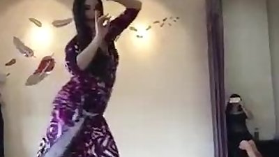 Aunty ja hot Belly Dance